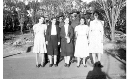Brindle, Baker and Bussau families, Northam Camp, 1941. Courtesy Ted Brindle