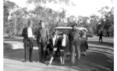 Jim and Bess Baker visiting their son Perce and friends at Northam Camp, 1941. Courtesy Ted Brindle