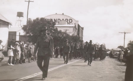 2/32nd Battalion Reinforcements marching through Northam, 1941. The various units fiercely competed with each other to be the best. Courtesy Ted Brindle